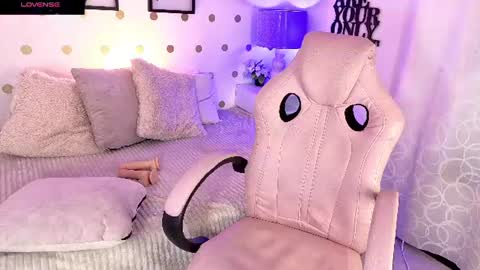 Mia online show from July 4, 3:43 am
