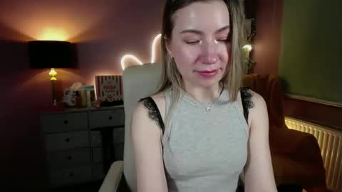 Mia online show from March 2, 8:18 pm