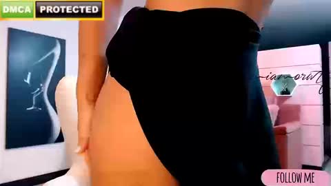 Mia online show from September 23, 11:33 pm