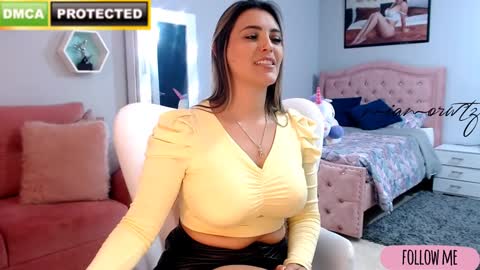 Mia online show from January 28, 8:15 pm