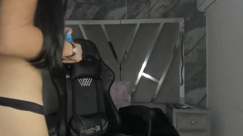 mia_petiteht online show from June 10, 8:51 pm