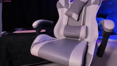 Mia online show from November 15, 4:58 am