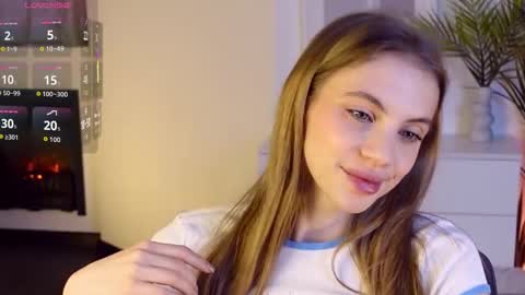 Mia online show from November 25, 6:12 am