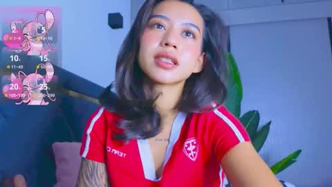 Mia online show from October 8, 4:02 pm