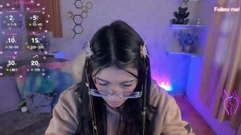 Mia online show from June 2, 12:07 pm