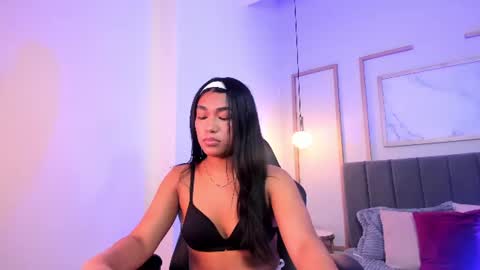 Mia online show from June 19, 10:05 pm