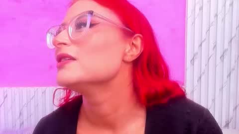 Mia online show from December 15, 11:50 am