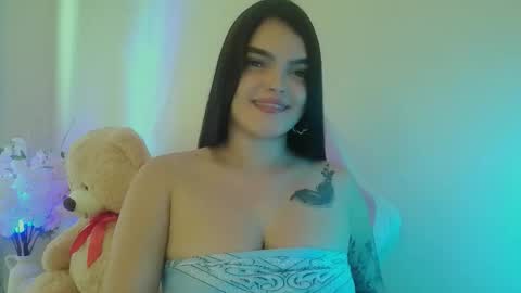 mia_thopsom online show from February 28, 2:21 pm