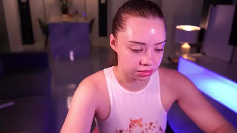 VixenMia online show from November 18, 4:04 am