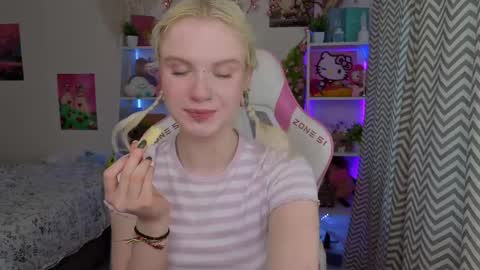 Mia online show from May 6, 3:34 am