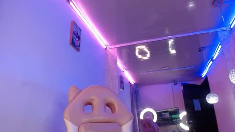 Mia online show from February 28, 2:09 am