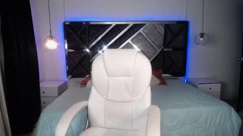 Mia online show from February 3, 5:18 am