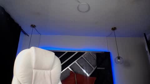 Mia online show from January 9, 5:44 am