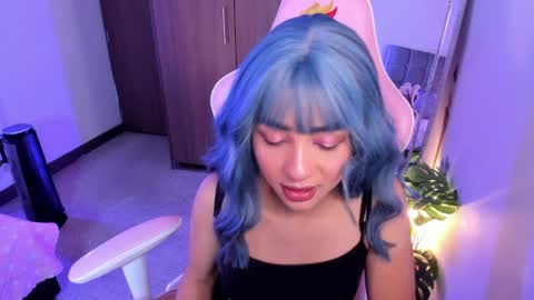 mia  nicolle online show from April 10, 1:44 am