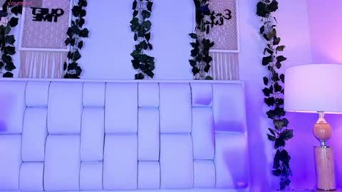 Mia online show from March 24, 12:44 pm