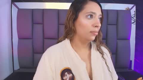 Mia online show from February 5, 12:20 pm