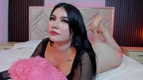 Miaa Farrel online show from December 22, 7:20 pm