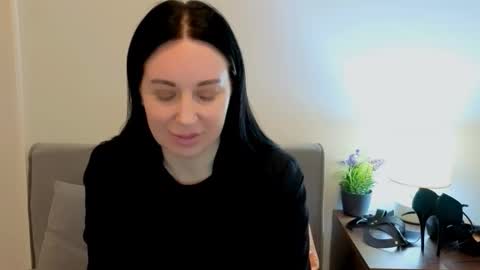 Mia online show from March 18, 4:24 pm