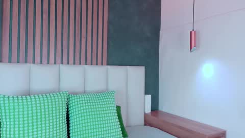 miaanderson__ online show from January 31, 8:50 pm