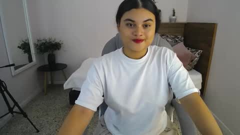 Miabloomm online show from October 23, 3:30 am