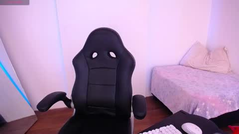 Mia Blum online show from February 8, 12:47 am