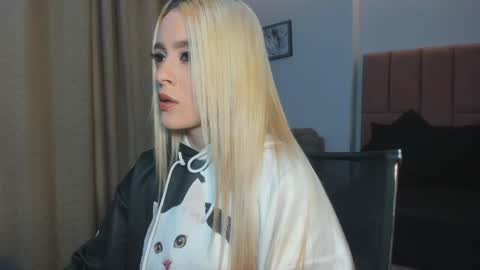 MiaCarper online show from June 8, 9:38 pm