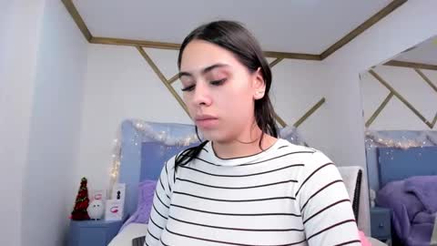 Mia 3 online show from December 6, 1:35 am