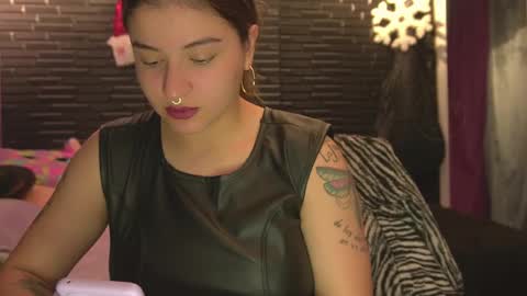 Mia online show from December 21, 3:46 am