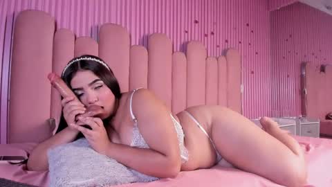 miafarrog online show from May 14, 8:40 pm