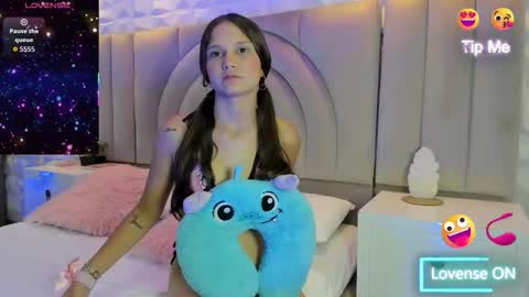 Snapshot of miah_skinny chatting on October 11, 4:28 am Mia online show from October 11, 4:28 am
