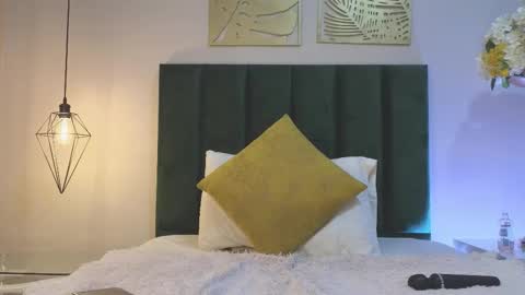 miahertz online show from December 22, 3:52 pm