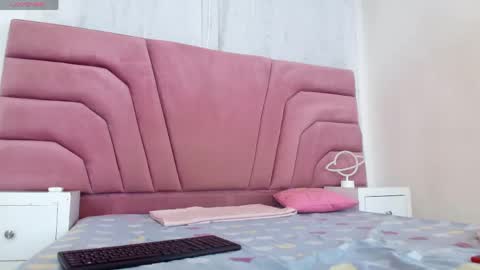 miajhonsonx online show from March 21, 8:02 pm