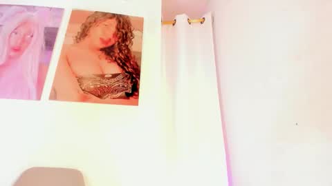 miakirshner_ online show from May 14, 3:32 pm