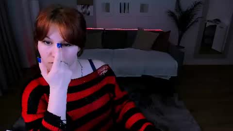 mialacrice online show from June 28, 7:43 pm