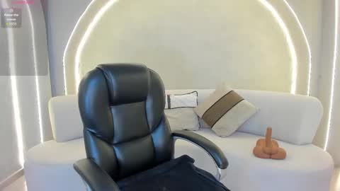 Call me Mia  online show from February 26, 8:34 pm