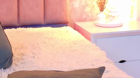 Mia online show from February 28, 6:06 am