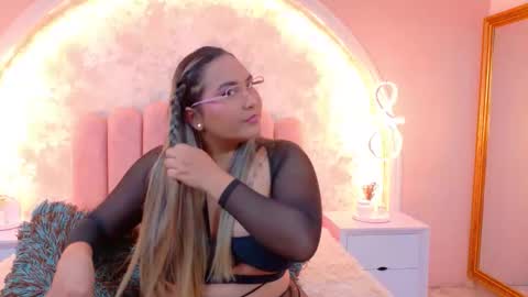 Mia online show from March 27, 3:56 am