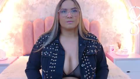 Mia online show from January 7, 3:55 am