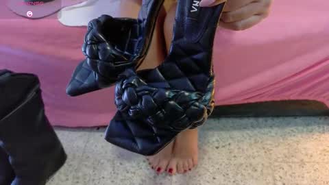 Snapshot of miamackleyn_ chatting on October 18, 3:05 pm MIA online show from October 18, 3:05 pm