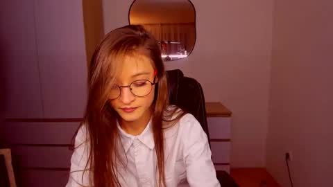 Mia online show from February 7, 7:28 pm