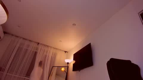 Mia online show from September 17, 8:34 pm