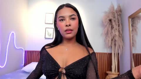 Mia Roggers online show from April 30, 3:33 am