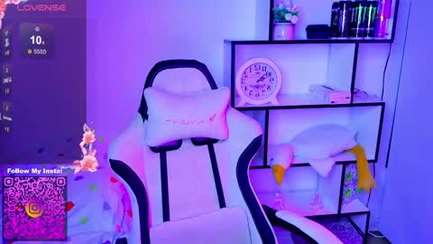 Mia  online show from November 18, 7:06 pm