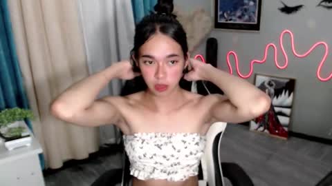 Mia online show from February 2, 4:00 pm