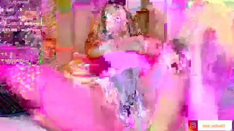 Snapshot of miavelvett chatting on September 24, 2:07 am miavelvett online show from September 24, 2:07 am