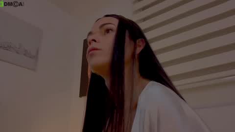 Mia online show from February 3, 10:30 am