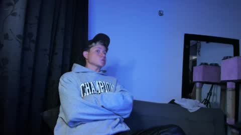 michael independent model  online show from March 27, 11:06 pm