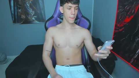 Snapshot of michael_twink18 chatting on October 25, 4:24 am Michael online show from October 25, 4:24 am