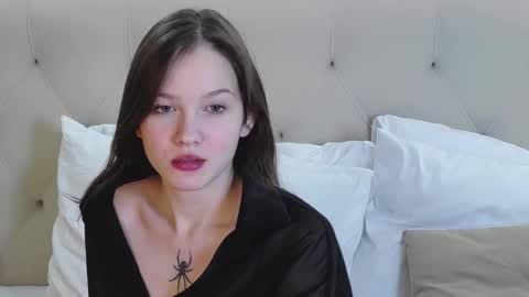 Snapshot of michelle_roux chatting on October 20, 5:40 pm Michelle online show from October 20, 5:40 pm