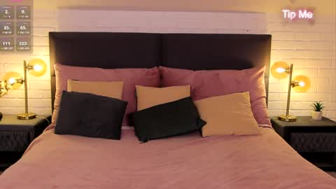 micky___love online show from April 16, 8:09 pm